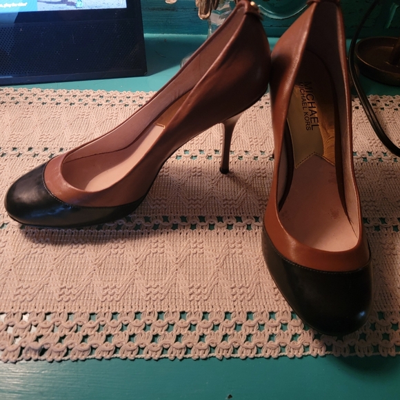 Michael Kors Women's Black and Brown Heels Size 7 - Picture 2 of 6